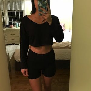3/$14⚡️Long sleeve crop top